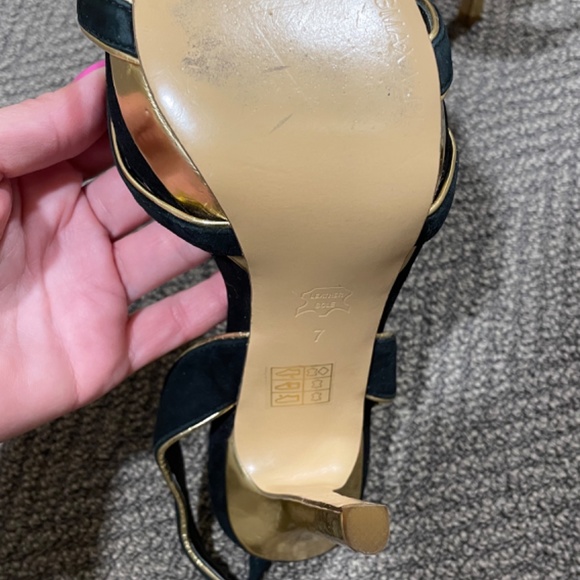 NEW - BCBGMAXMAZRIA BLACK & Gold Shoes - Picture 5 of 9